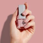 Esmalte-de-uñas-en-gel-COLORFIX-tono-rosa-romance