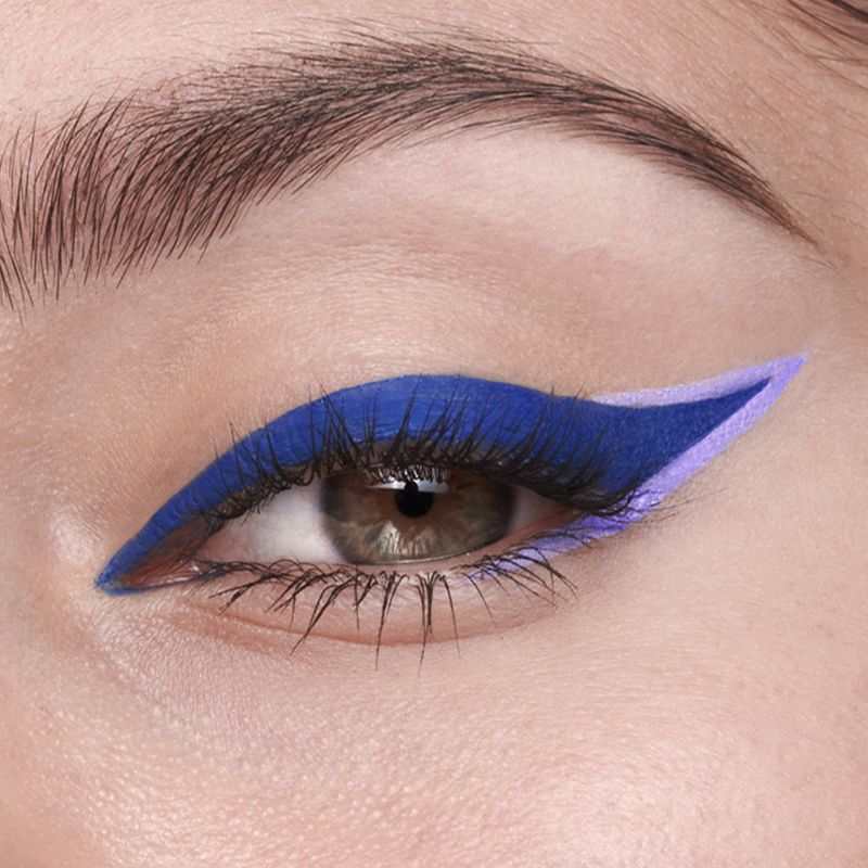 Como-hacer-un-delineado-cat-eye-con-eldelineador-liquido-Line-4-Ever-CyPlay