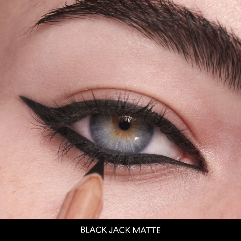 lapiz-de-ojos-black-jack-