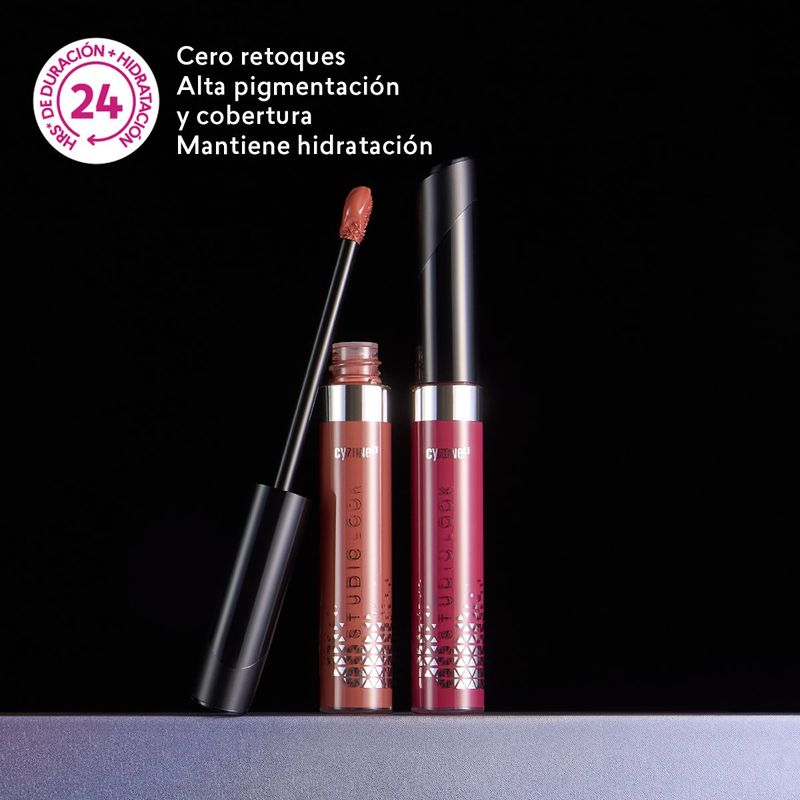 Set-Crystals-Studio-Look-con-una-paleta-de-sombras-de-10-tonos-y-un-labial-mate-en-tono-Crystal-Nude