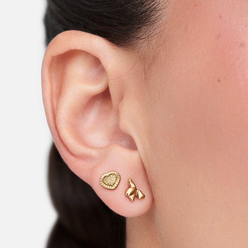 Estuche-con-15-pares-de-aretes-y-1-earclimber-en-dorado.-¡Tus-favoritos-para-todo-uso-